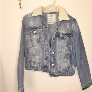 Sherpa lined collar jean jacket!